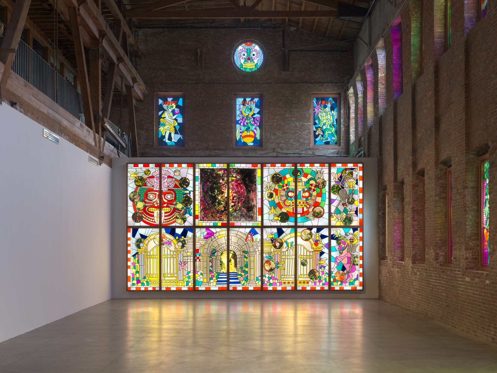 Through Illuminated Compositions, Raúl de Nieves Transforms a Hall into a Bold Sanctuary